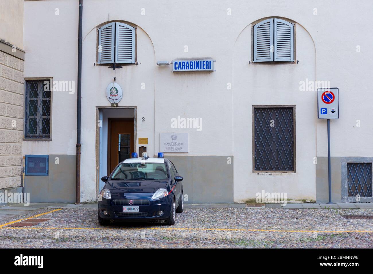 Juillet 2019. Bergame, Italie. Gendarmerie italienne bureau Carabinieri à Bergame, Italie voiture de la police italienne appelée Carabinieri. Personne. Banque D'Images