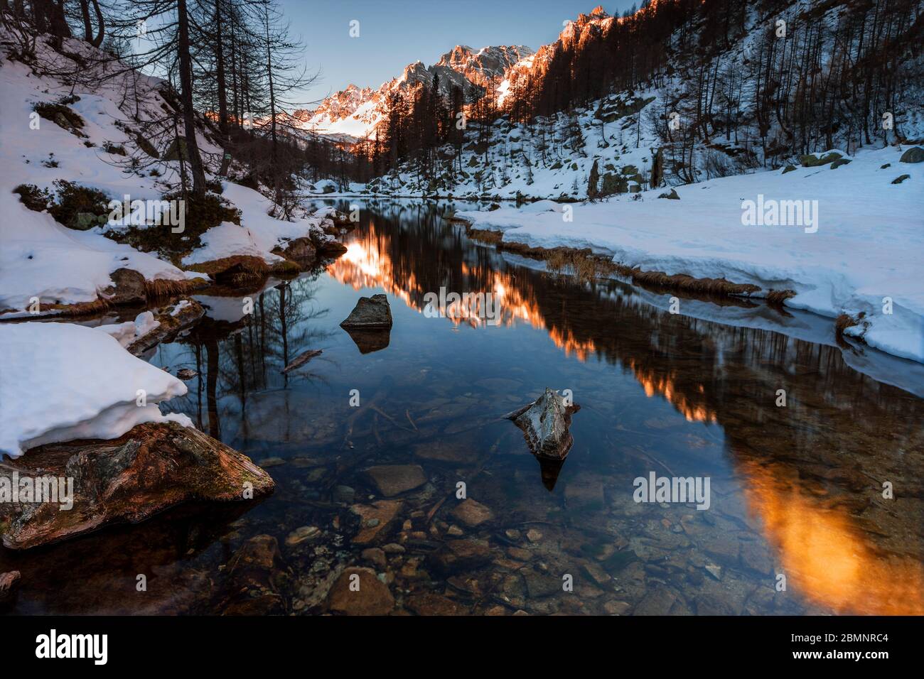 Lago delle streghe pendant l'hiver, Parco Naturale dell'Alpe Veglia e dell'Alpe Devero, Verbano Cusio Ossola, Piemonte, Italie, Europe du Sud Banque D'Images