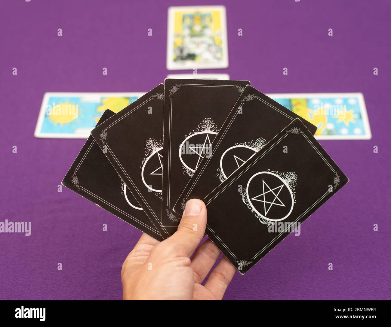 Bangkok Thailande Mai Tarot Cartes Pour Predire L Avenir Dans L Amour La Malchance Les Blessures La Maladie L Accident Et La Mort Peut Etre Predit Avec Precision Whi Photo Stock Alamy