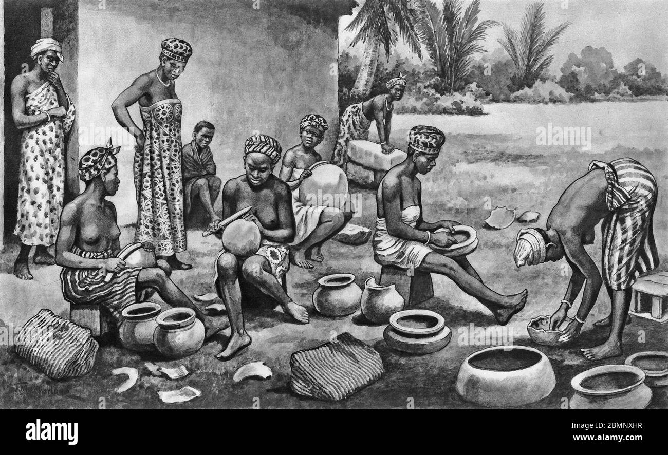 Illustration de femmes d'Afrique de l'Ouest faisant de la poterie, à partir d'un ensemble d'affiches scolaires utilisées pour les études sociales, c 1930 Banque D'Images
