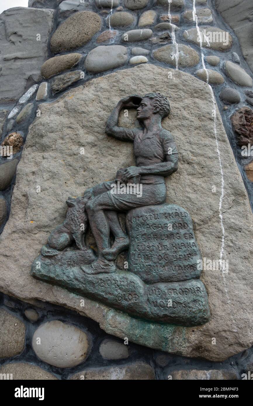Détails sur le monument à Stephan Stephansson à Vatnsskarð passe près de Varmahlið dans le nord de l'Islande. Banque D'Images