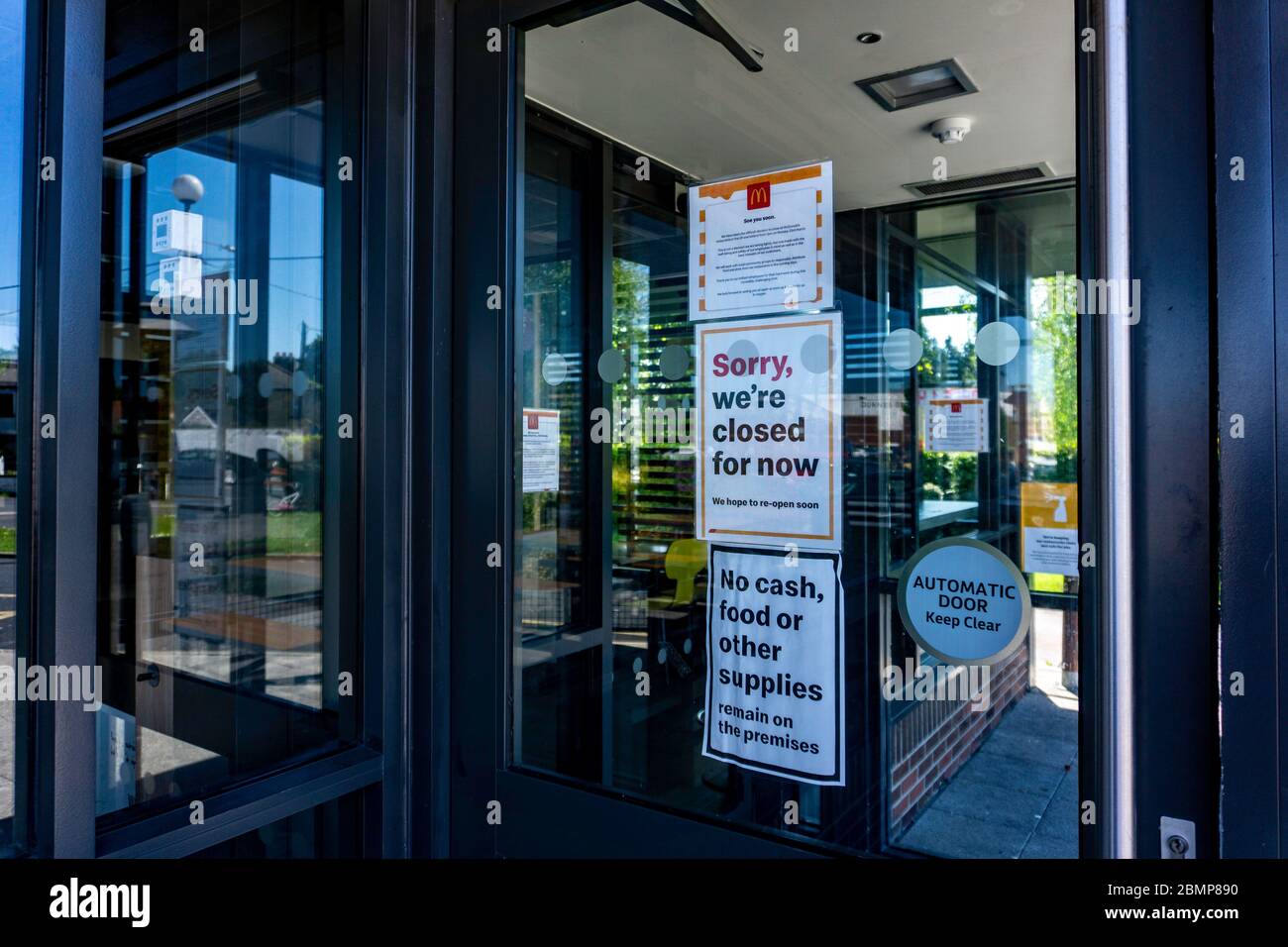 Le restaurant McDonalds, à Clondalkin, Dublin, Irlande, a fermé ses portes en raison de restrictions imposées par le gouvernement, en raison de la pandémie du coronavirus. Banque D'Images