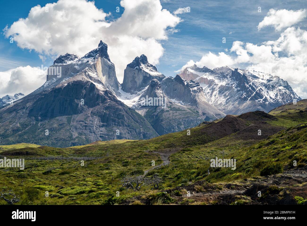 Paine Horns Massif (espagnol : Cuernos del Paine) dans le parc national de Torres del Paine, Patagonie, Chili, Amérique du Sud. Banque D'Images