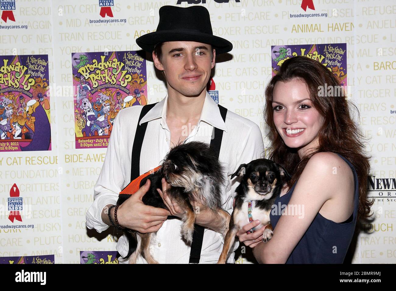 New York, NY, États-Unis. 9 juillet 2011. Reeve Carney, Jennifer Damiano au 13ème Barks annuel de Broadway! À Shubert Alley. Crédit : Steve Mack/Alay Banque D'Images