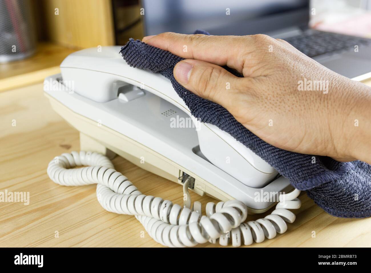 Concept prévention nettoyage fréquemment, concentrez-vous sur les zones à fort trafic qui permettent aux agents pathogènes de se propager autour de l'équipement téléphonique tel que asPhone bu Banque D'Images