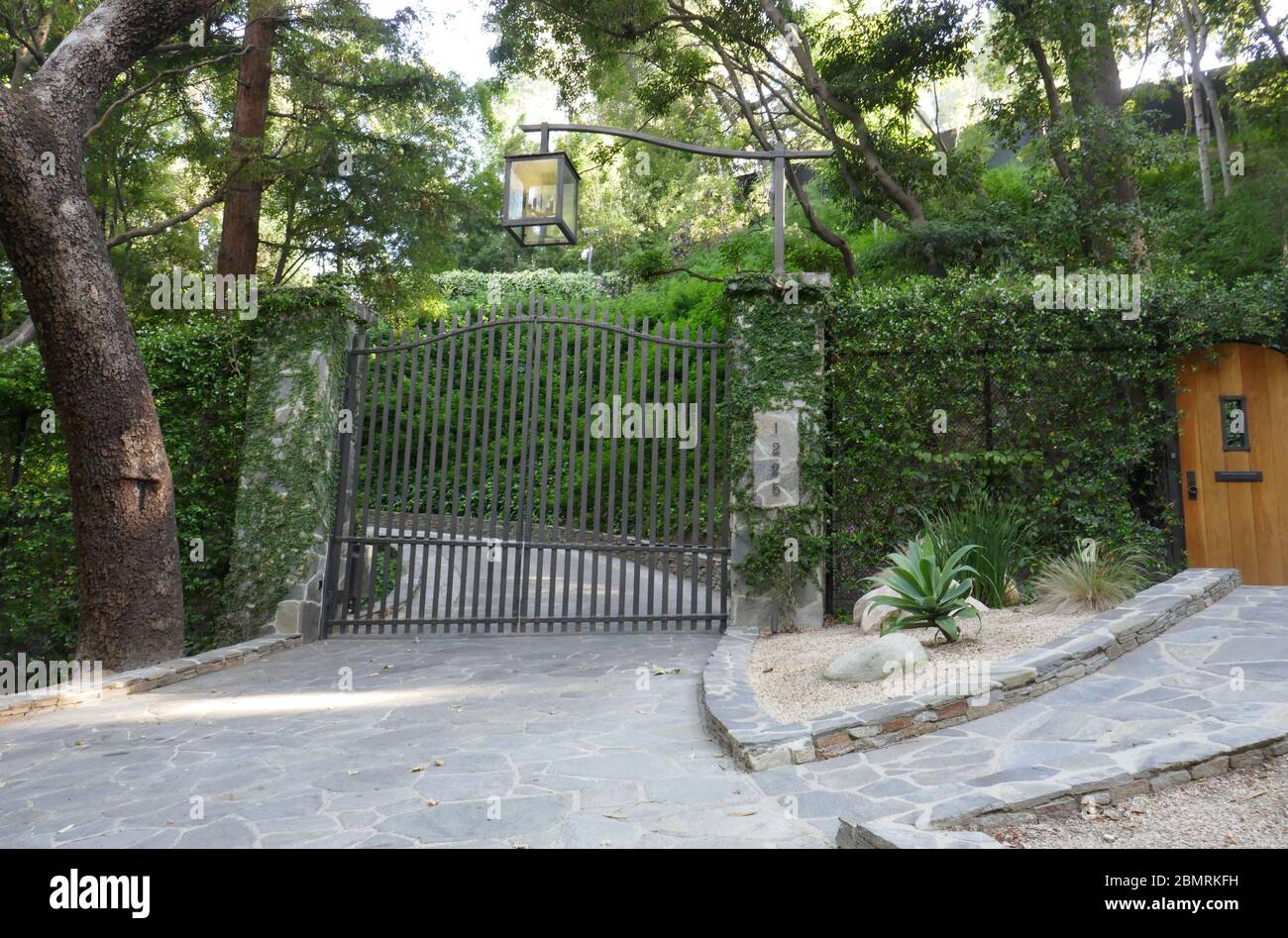 Beverly Hills, Californie, États-Unis 9 mai 2020 UNE vue générale de l'atmosphère de la maison de Sandra Bullock le 9 mai 2020 à Beverly Hills, Californie, États-Unis. Photo par Barry King/Alay stock photo Banque D'Images