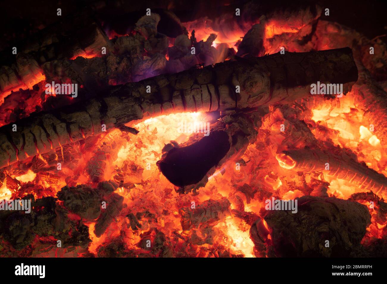 Bois de feu de bois chaud et brillant Banque D'Images