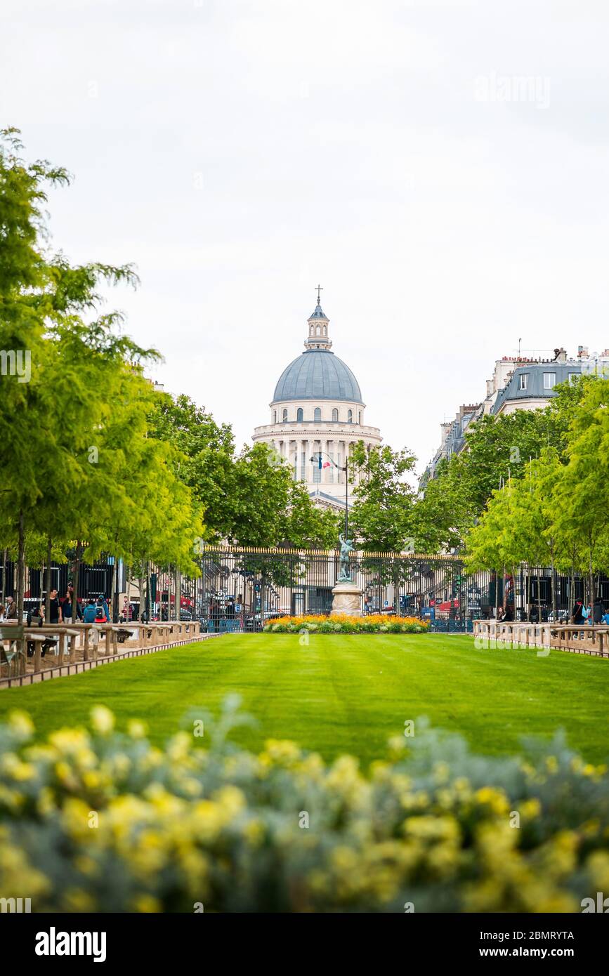 Paris. France - 17 mai 2019 : jardin du Luxembourg à Paris. France. Panthéon à l'arrière-plan. Banque D'Images