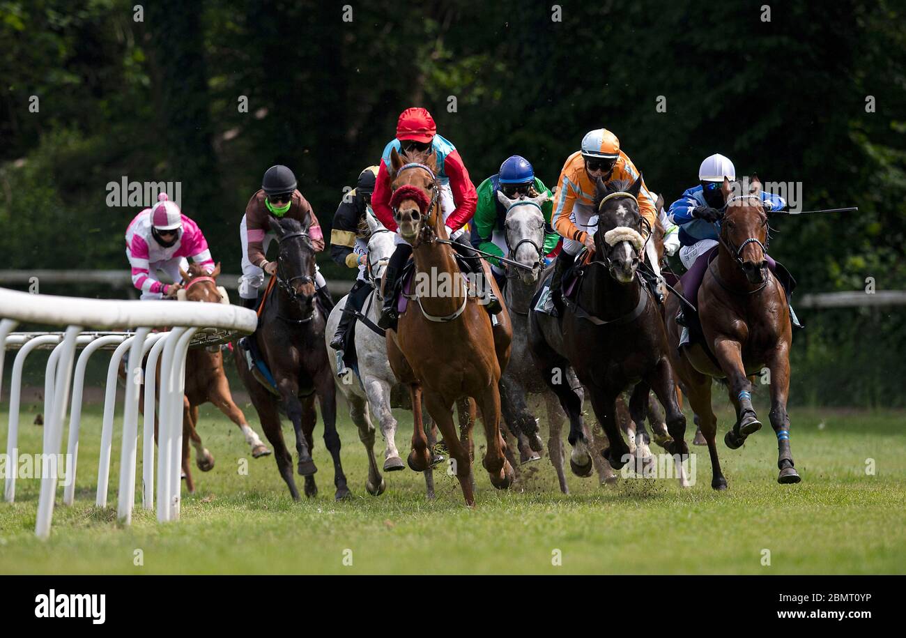 Feature, foule, champ d'action, course 4ème prix de Heissen, catégorie F, course hippique, jour de course à l'hippodrome de Raffelberg, le 9 mai 2020 à Muelheim an der Ruhr/Allemagne. Â | utilisation dans le monde entier Banque D'Images