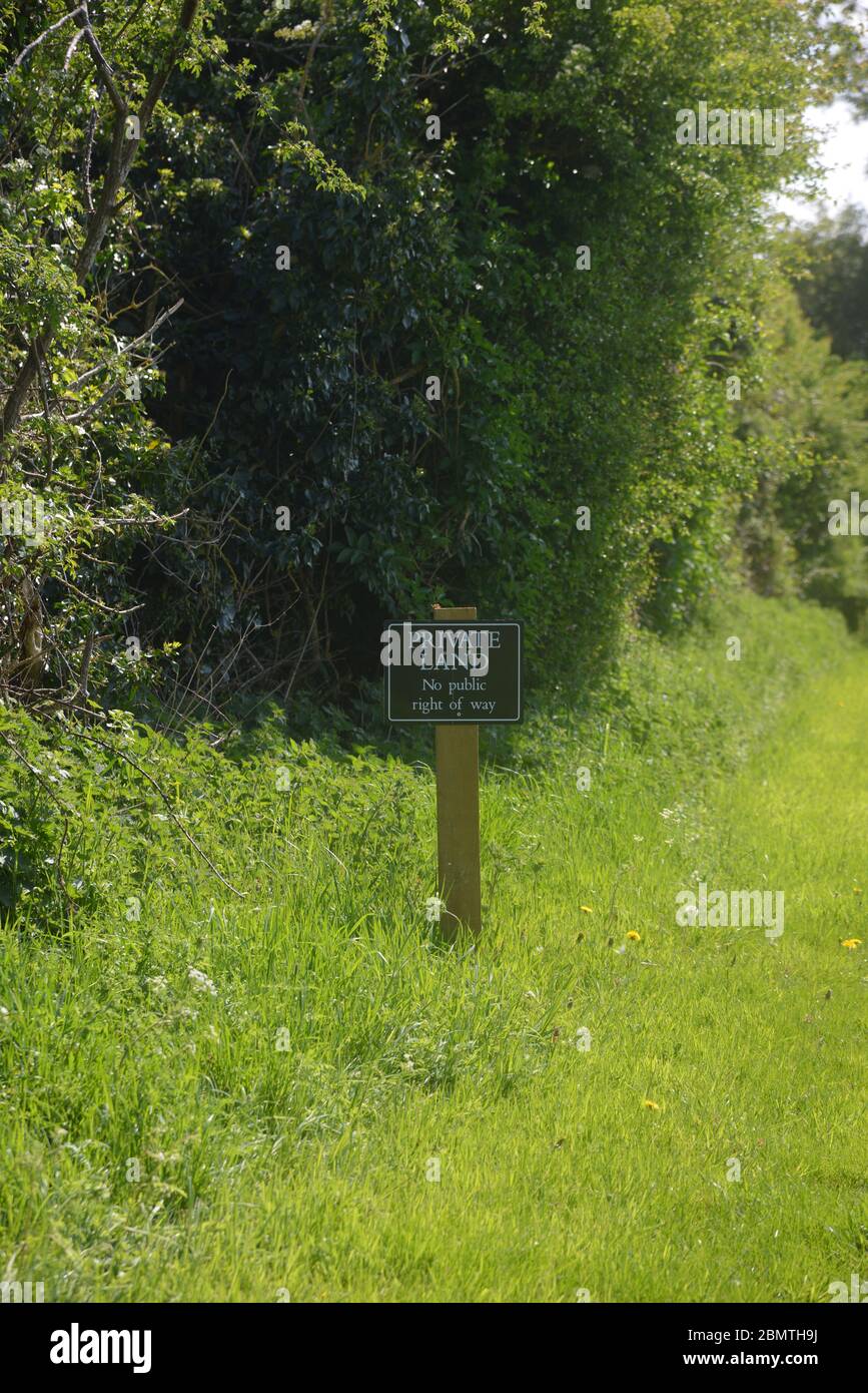 Terres privées - aucun signe d'accès public sur les terres appartenant à Paradise Farm dans le village de Wigginton, dans le nord du Oxfordshire Banque D'Images