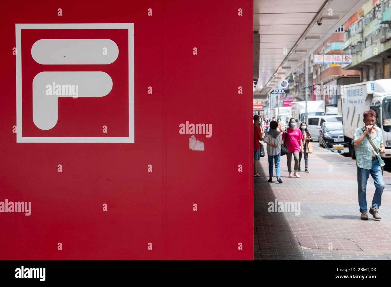 Vue sur un magasin de produits de sport italien de marque Fila. Banque D'Images
