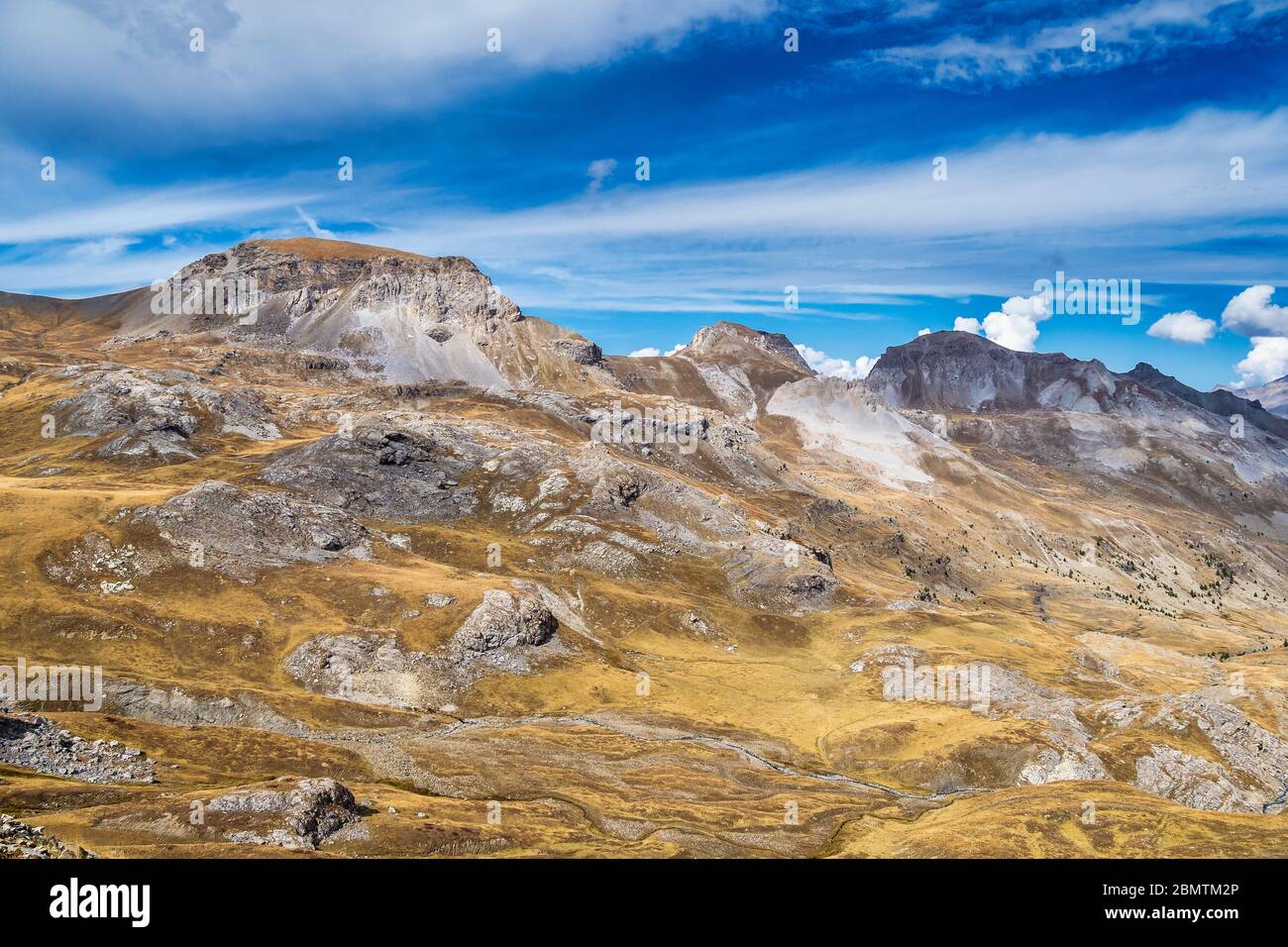 Paysage alpin des alpes françaises, Col de la Bonette en Provence Alpes, France. Banque D'Images