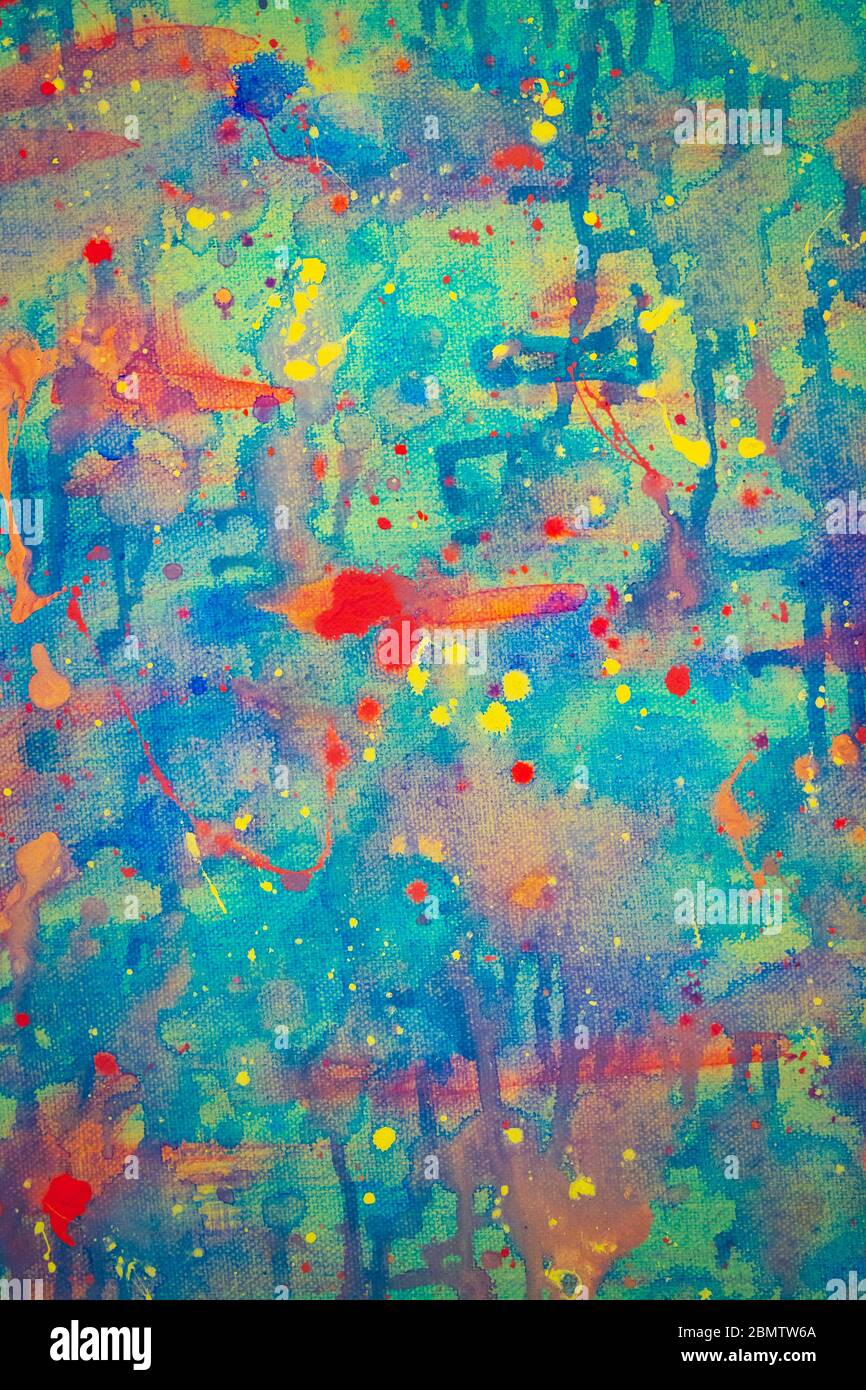 Belle peinture colorée, toile peinte avec des peintures acryliques  multicolores, arrière-plan abstrait coloré, concept de créativité Photo  Stock - Alamy