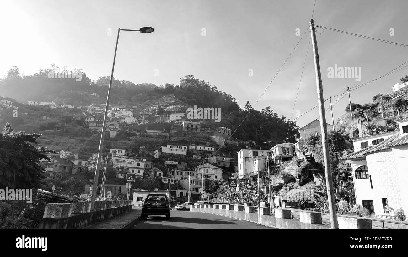 Maisons sur la pente d'un village Banque D'Images