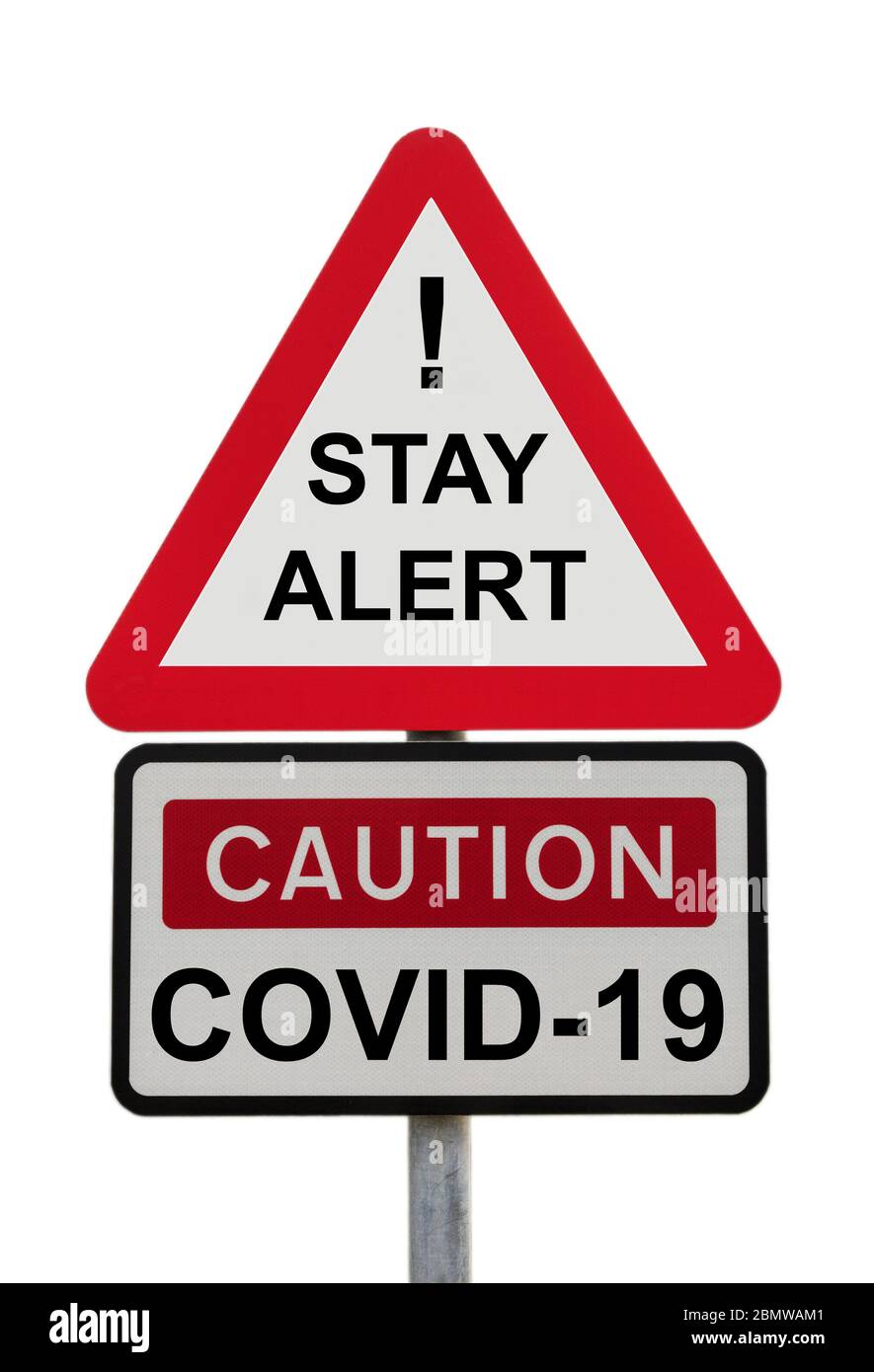 Signe triangulaire avertissement RESTEZ ALERTE avec point d'exclamation et attention COVID-19 pour illustrer le nouveau message de verrouillage du coronavirus du gouvernement. Angleterre Royaume-Uni Banque D'Images