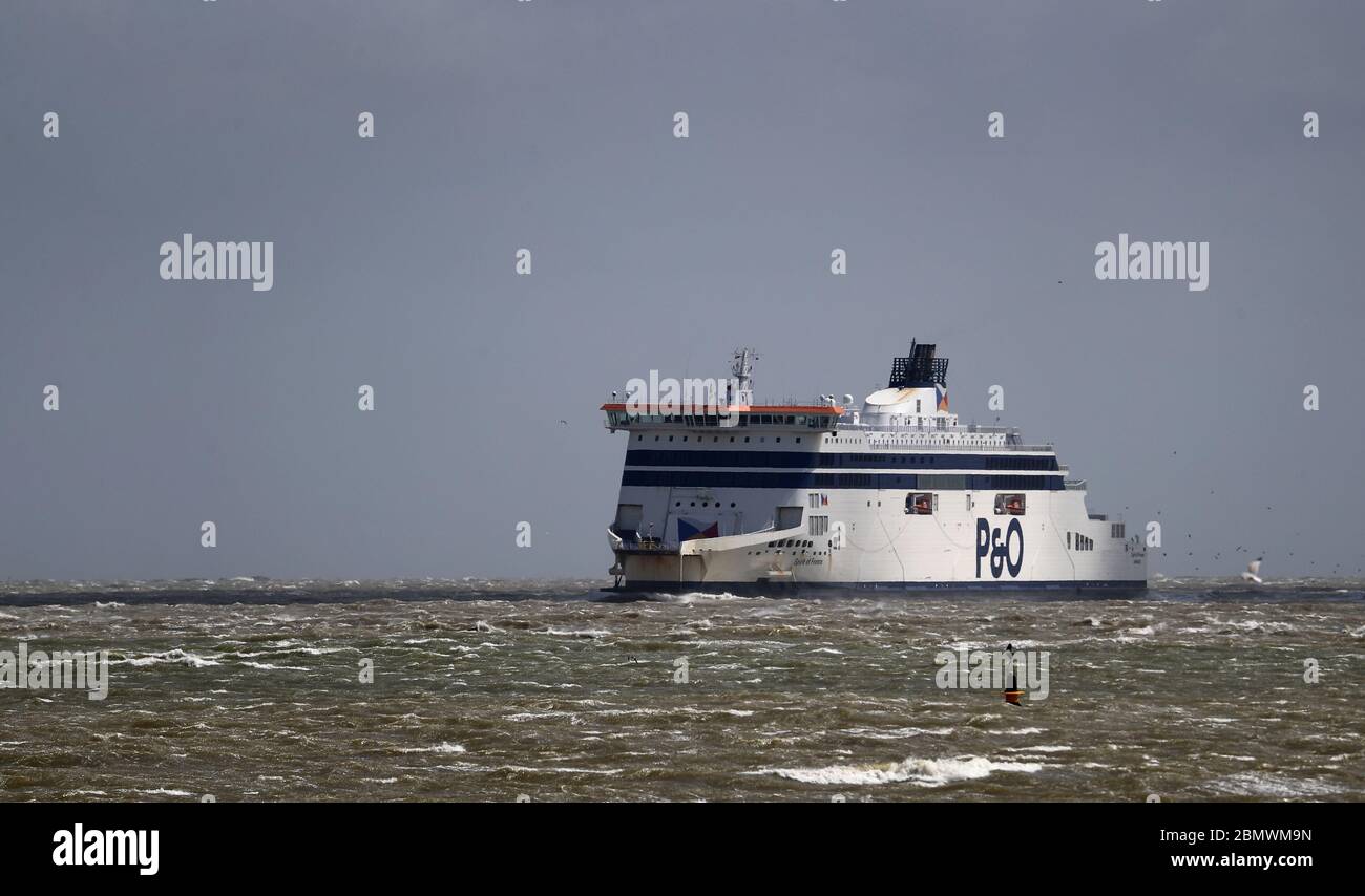 P&O Spirit of France arrive au port de Douvres dans le Kent, les passagers arrivant de France étant exemptés des mesures de quarantaine à venir du coronavirus britannique, tandis que le Royaume-Uni continue de se maintenir en quarantaine pour aider à freiner la propagation du coronavirus. Banque D'Images