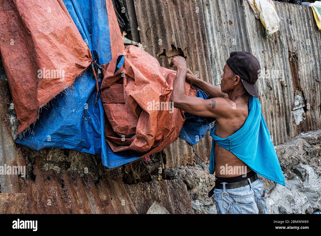 Payatas, doublure dans les ordures (Manille, Philippines) version couleur Banque D'Images