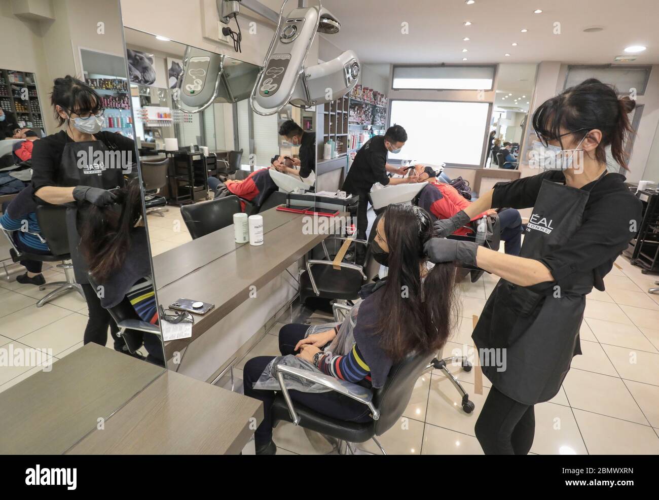 Regles De Securite Proposees Comme France Pour Rouvrir Les Salons De Coiffure Photo Stock Alamy