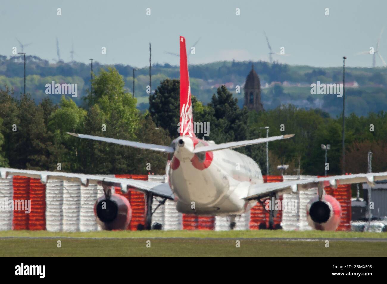 Glasgow, Royaume-Uni. 11 mai 2020. Photo : Virgin Atlantic déplace davantage son avion vers l'aéroport de Glasgow pour l'entreposage pendant le confinement prolongé du coronavirus (COVID19). Deux Boeing 747-400 et deux Airbus A330-300 sont vus sur le Tarmac. Jusqu'à présent, Virgin Atlantic a annoncé qu'elle fermera indéfiniment ses activités à l'aéroport de Gatwick, ce qui aura des répercussions considérables pour d'autres compagnies aériennes et le sud de l'Angleterre. Crédit : Colin Fisher/Alay Live News Banque D'Images