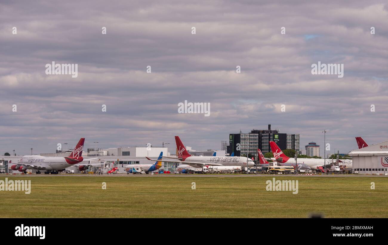 Glasgow, Royaume-Uni. 11 mai 2020. Photo : Virgin Atlantic déplace davantage son avion vers l'aéroport de Glasgow pour l'entreposage pendant le confinement prolongé du coronavirus (COVID19). Deux Boeing 747-400 et deux Airbus A330-300 sont vus sur le Tarmac. Jusqu'à présent, Virgin Atlantic a annoncé qu'elle fermera indéfiniment ses activités à l'aéroport de Gatwick, ce qui aura des répercussions considérables pour d'autres compagnies aériennes et le sud de l'Angleterre. Crédit : Colin Fisher/Alay Live News Banque D'Images