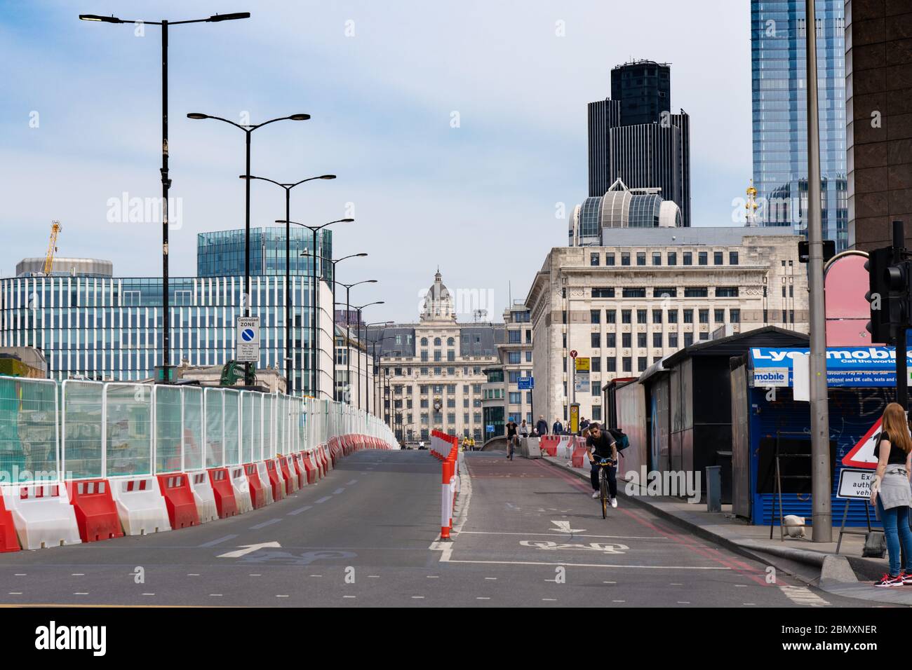 London Bridge sans circulation pendant le verrouillage du coronavirus juste avant que Boris Johnson encourage les gens à retourner au travail en voiture. Date de la photo: F Banque D'Images