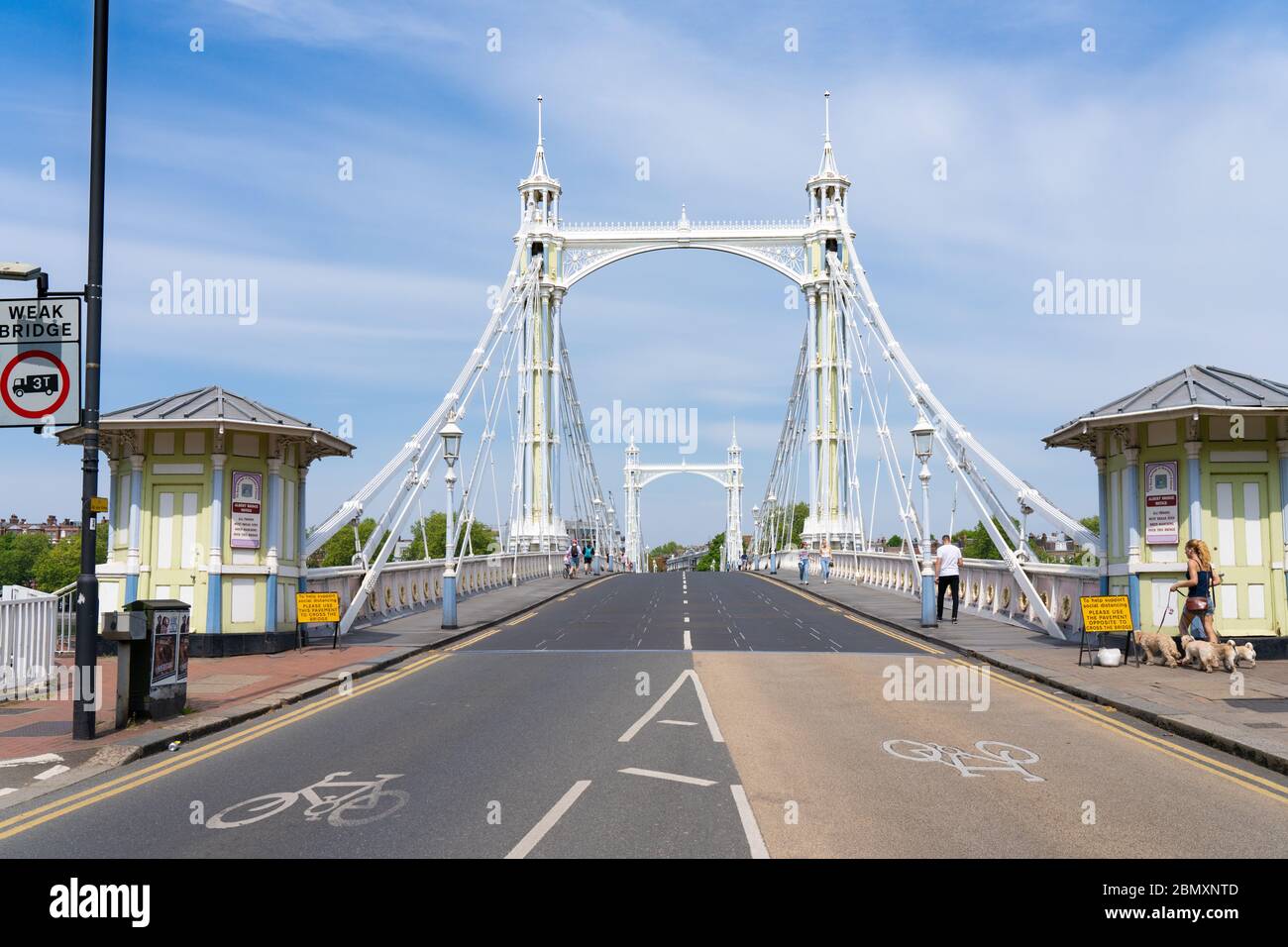 Albert Bridge sans circulation pendant le verrouillage du coronavirus juste avant Boris Johnson a encouragé les gens à retourner au travail en voiture. Date de la photo: F Banque D'Images