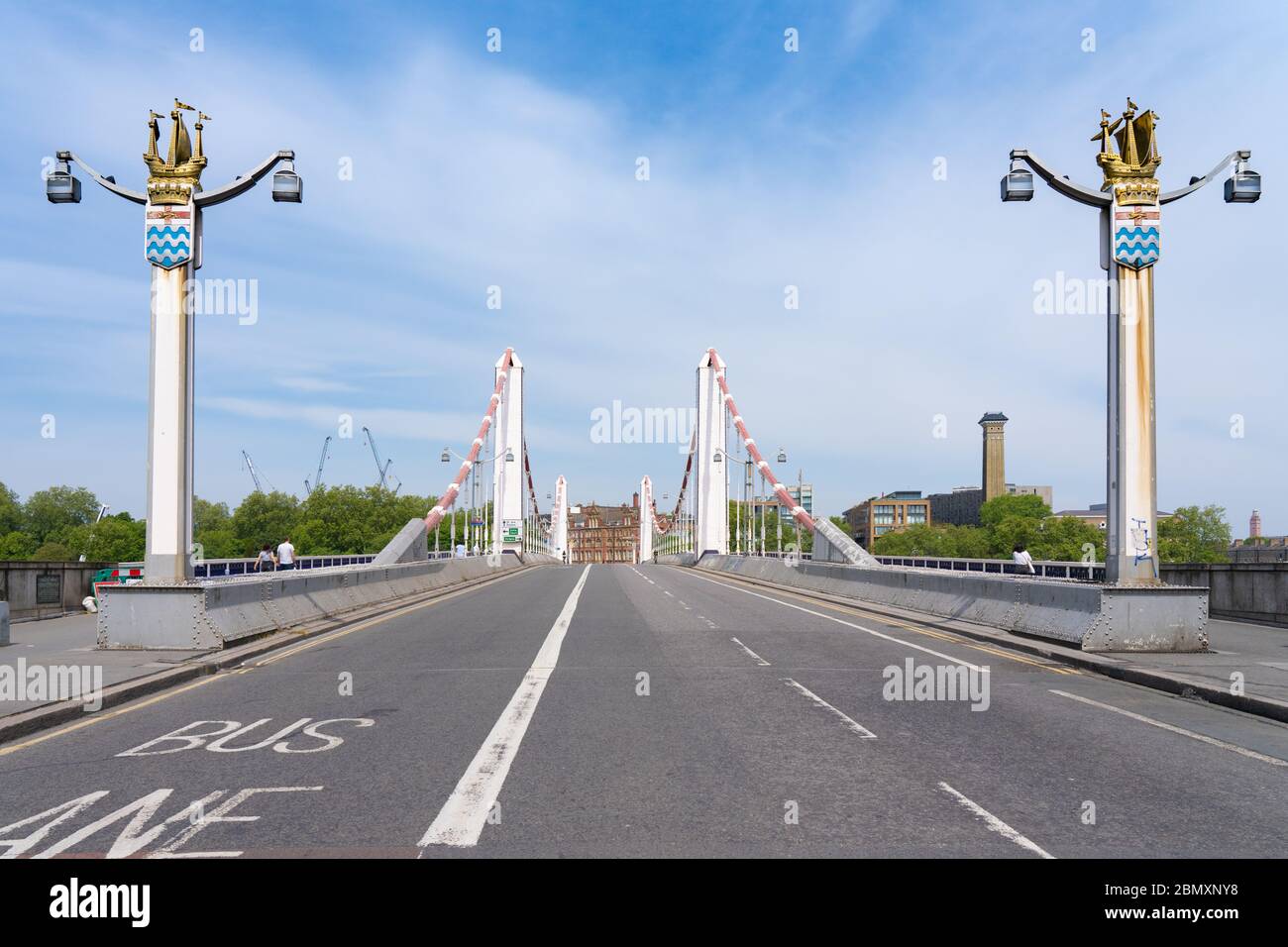 Chelsea Bridge sans circulation pendant le verrouillage du coronavirus juste avant Boris Johnson a encouragé les gens à retourner au travail en voiture. Date de la photo : Banque D'Images