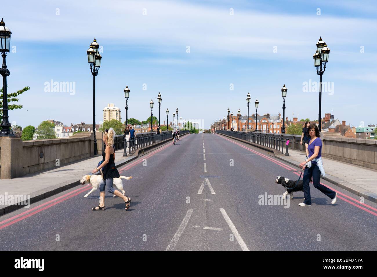 Battersea Bridge sans trafic pendant le verrouillage du coronavirus juste avant Boris Johnson a encouragé les gens à retourner au travail en voiture. Date de la photo Banque D'Images
