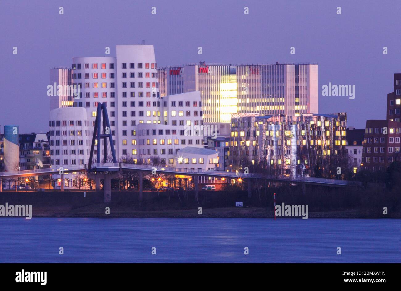 D/Düsseldorf: Medenhafen; Gehry-Bauten Banque D'Images