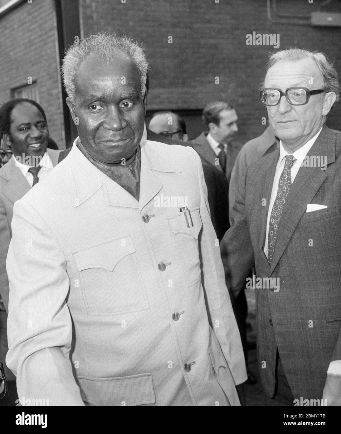 Le président Kaunda de Zambie arrivant à l'aéroport de Londres Heathrow en novembre 1979 a rencontré le secrétaire britannique aux Affaires étrangères Lord Carrington. Banque D'Images
