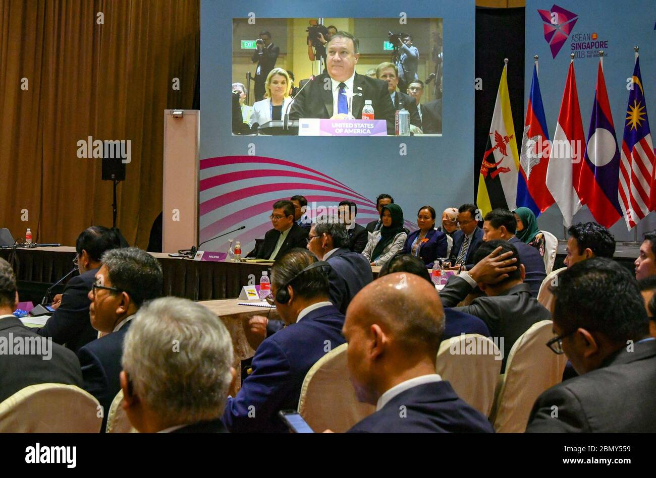 Le secrétaire d’État Michael R. Pompeo s’exprime devant le secrétaire d’État américain de l’ASEAN Michael R. Pompeo s’exprime lors de la réunion ministérielle ASEAN-États-Unis, qui se tiendra du 3 au 14 août 2018 à Singapour. Banque D'Images