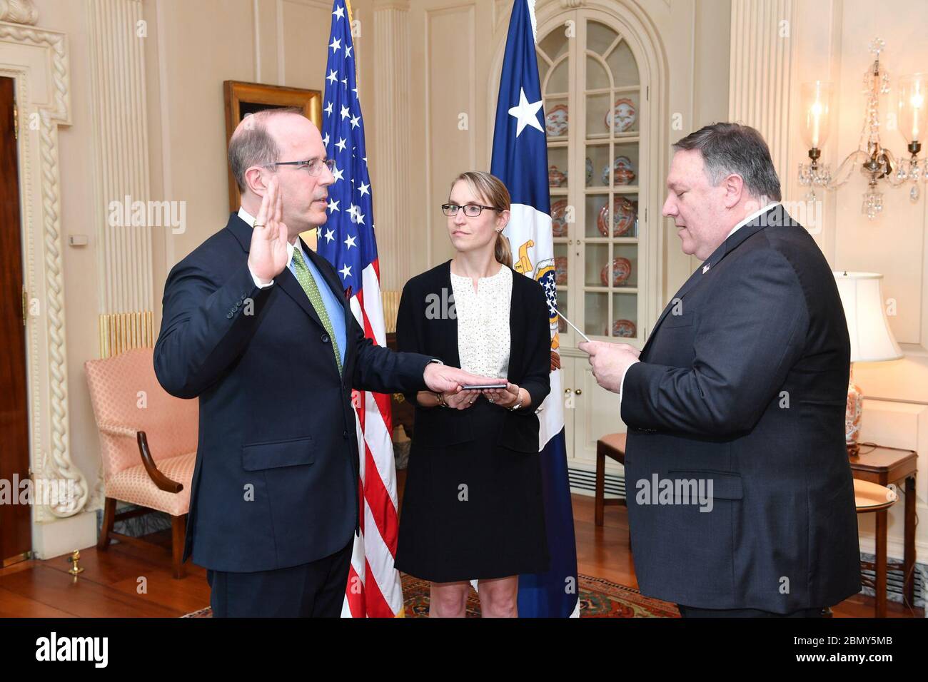 Le 20 août 2018, le secrétaire d'État Mike Pompeo a officié la cérémonie d'assermentation du Dr Christopher A. Ford en tant que secrétaire d'État adjoint à la sécurité internationale et à la non-prolifération au département d'État des États-Unis. Banque D'Images