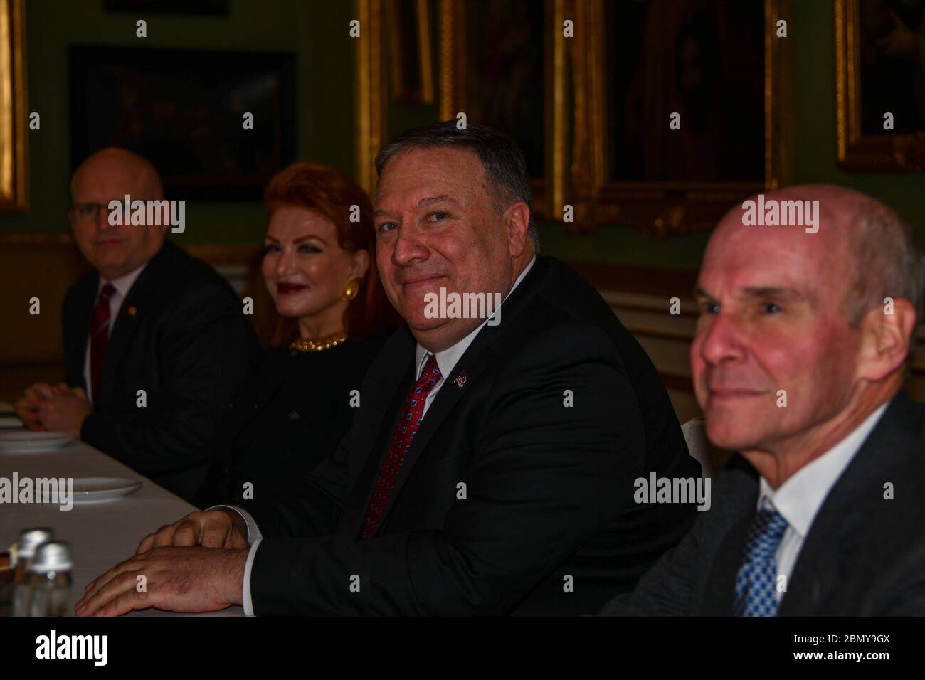 Le secrétaire Pompeo rencontre le ministre polonais des Affaires étrangères Czaputowicz le secrétaire d'État américain Michael R. Pompeo rencontre le ministre polonais des Affaires étrangères Jacek Czaputowicz à Varsovie, en Pologne, le 12 février 2019. Banque D'Images