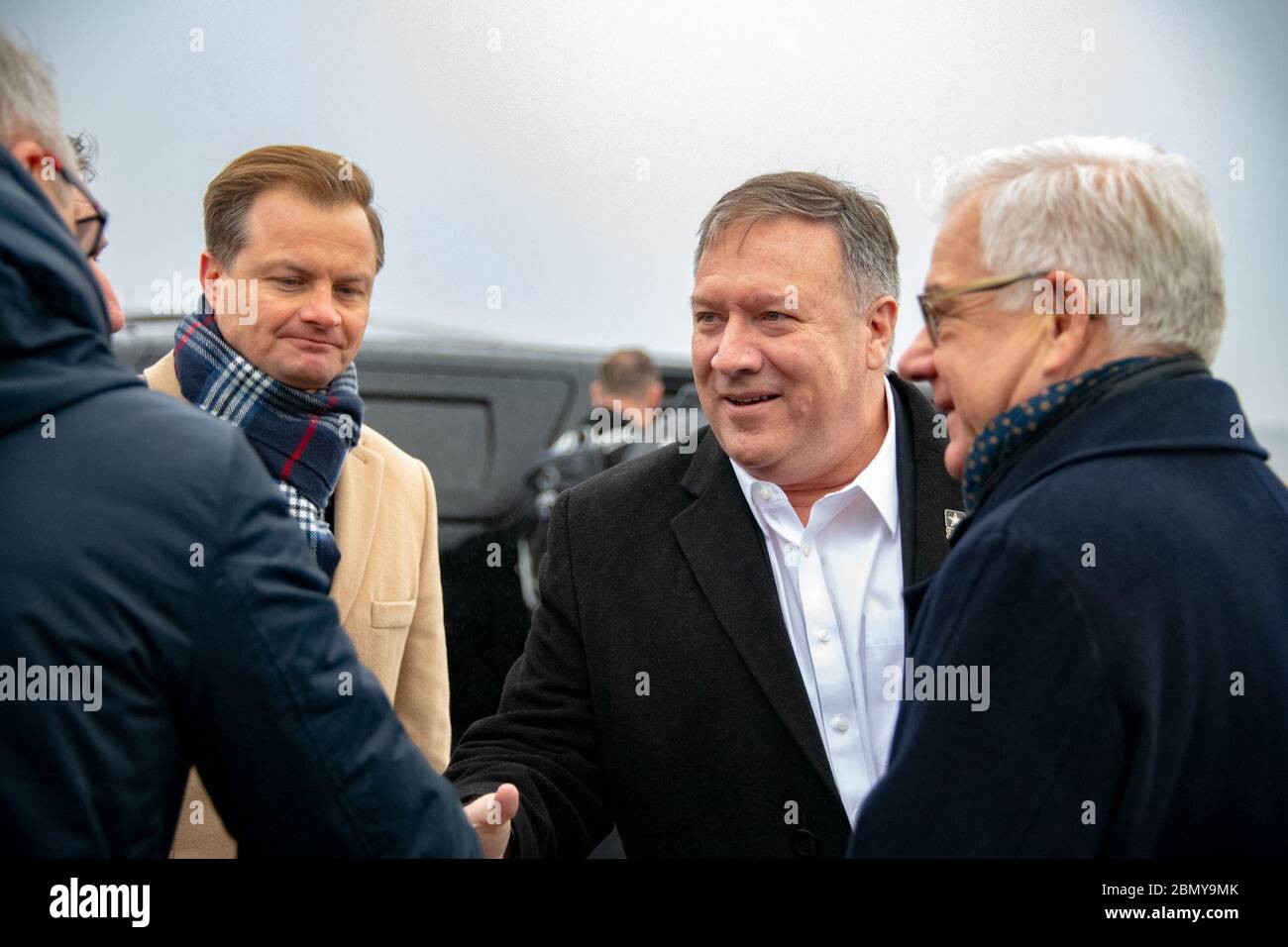 Le secrétaire d'État américain Michael Pompeo quitte Varsovie pour assister à une démonstration de tir réel du groupement tactique EFP de l'OTAN à Szczytno, en Pologne. Cet événement a permis de mettre en valeur la disponibilité opérationnelle et les capacités militaires de l'OTAN. Banque D'Images