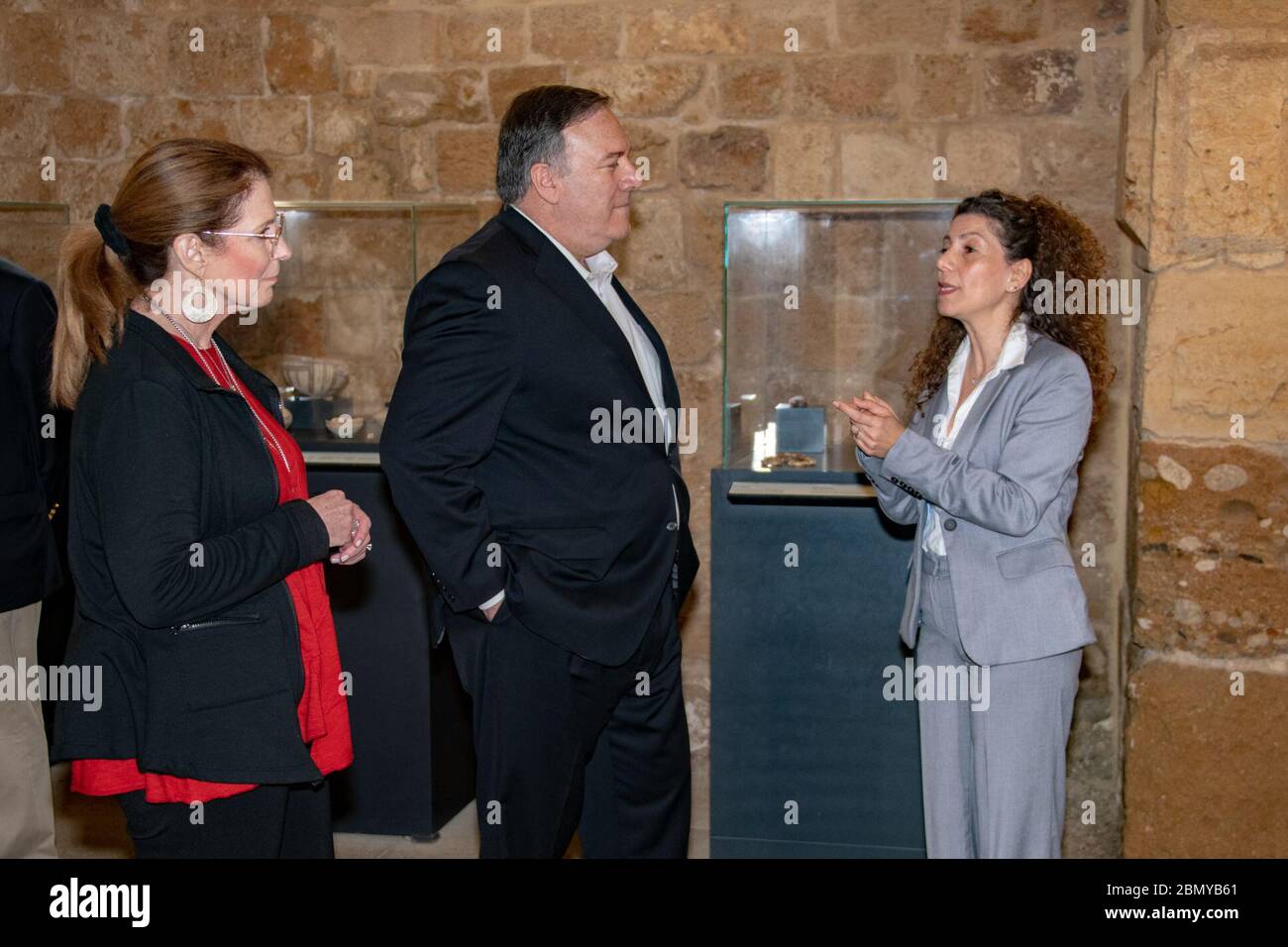 Le Secrétaire Pompeo visite le Port et le Château de Byblos, et notre Dame de la livraison le Secrétaire d'État américain Michael R. Pompeo visite le Port et le Château de Byblos, notre Dame de la livraison à Beyrouth, Liban, le 23 mars 2019. Banque D'Images