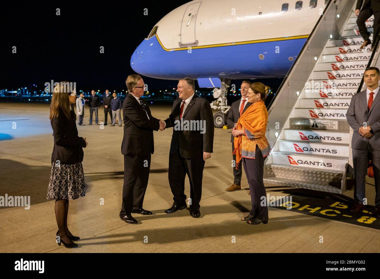 Le secrétaire d'État américain Michael R. Pompeo est arrivé à Sydney, en Australie, le 3 août 2019, à l'aéroport international de Sydney, où il a été accueilli par l'ambassadeur des États-Unis en Australie, Joseph Culvahouse. La visite de Pompeo visait à renforcer les relations entre les États-Unis et l'Australie. Banque D'Images