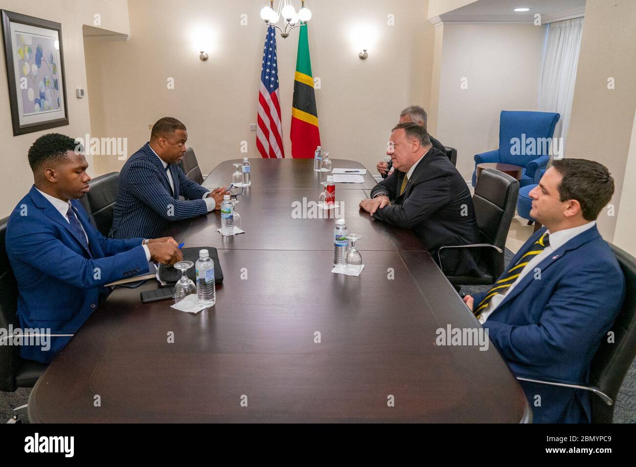Le 22 janvier 2020, le secrétaire d’État américain Mike Pompeo a rencontré le ministre des Affaires étrangères de Saint-Kitts-et-Nevis, Mark Brantley, à Kingston, en Jamaïque, pour discuter des relations bilatérales et de la coopération régionale. Banque D'Images