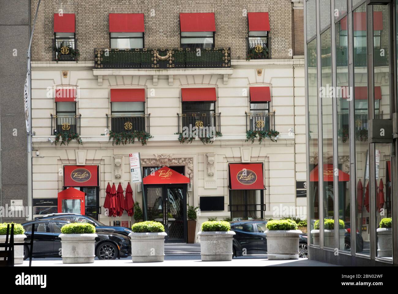 Offres Steakhouse et le Sushi est situé dans le Sanctuary Hotel sur West 47th Street, New York, USA Banque D'Images