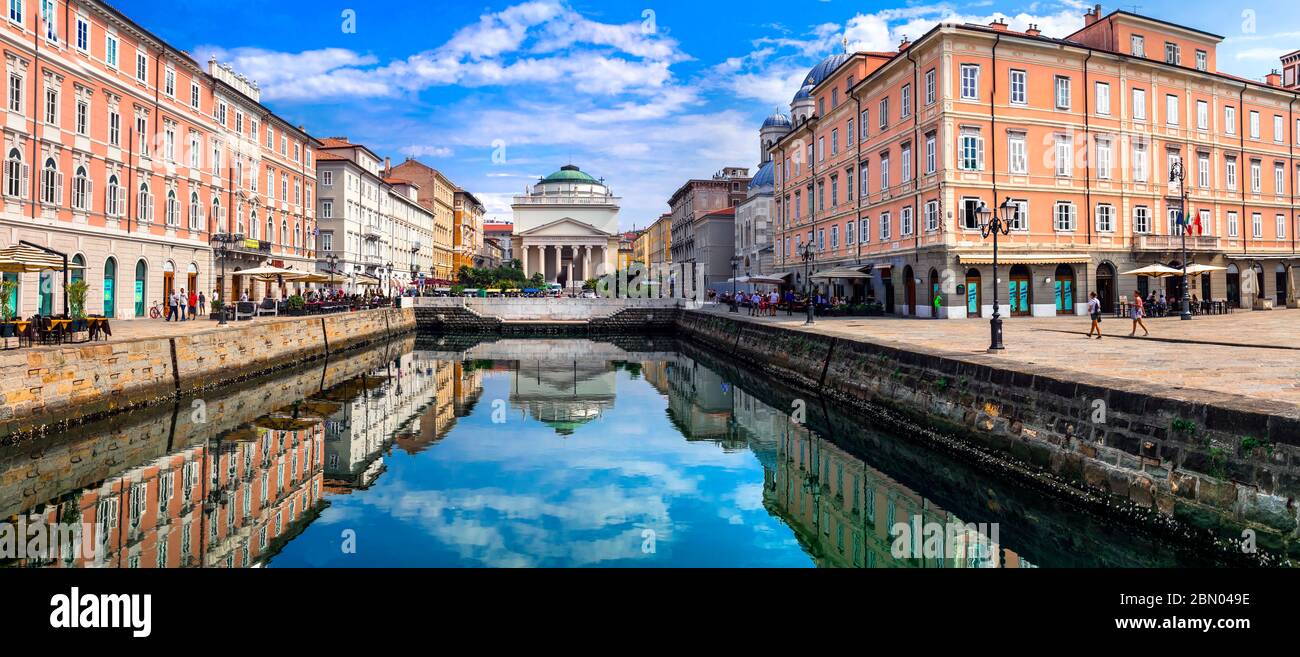 Belle ville de Trieste. Vue sur Canale Grance et l'église Saint-Antonio Thaumatugo. Italie du Nord Banque D'Images