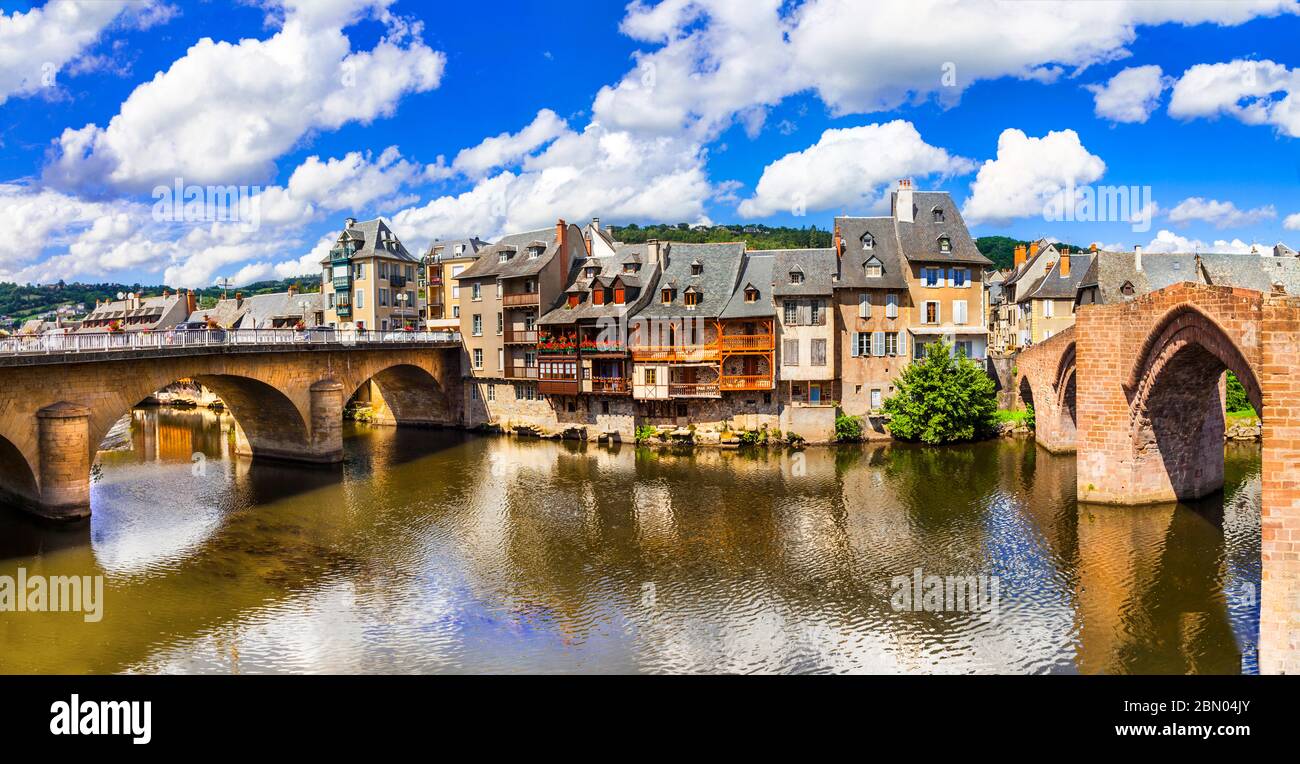 Espalion - un des plus beaux villages de France. Département de l'Aveyron, rivière Lot Banque D'Images