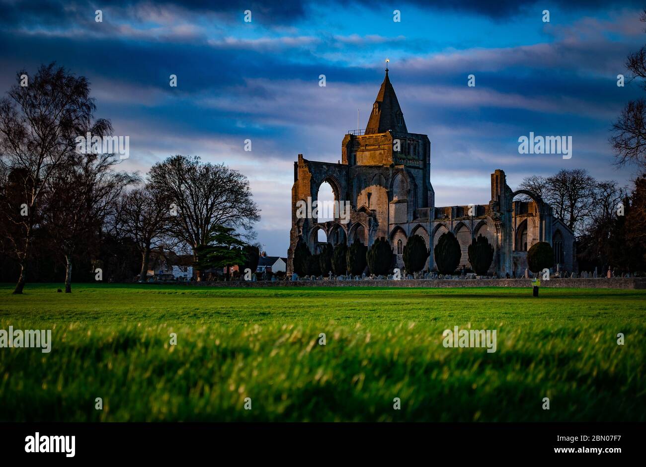 L'abbaye de Crowland de Snowden Field en plein soleil d'hiver. Banque D'Images