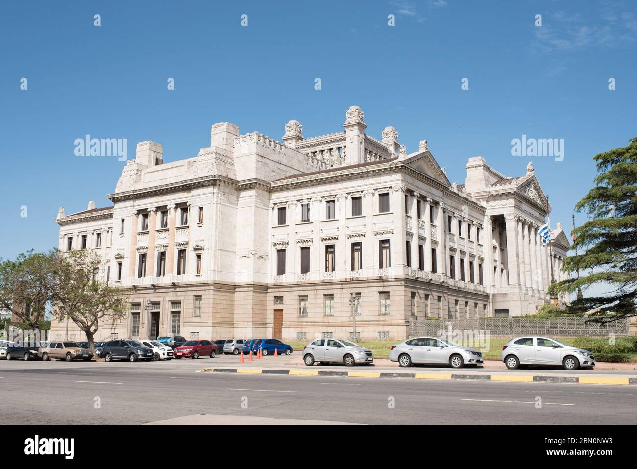 Montevideo / Uruguay, 28 décembre 2018 : vue extérieure du Palais législatif, siège du Parlement uruguayen. Banque D'Images