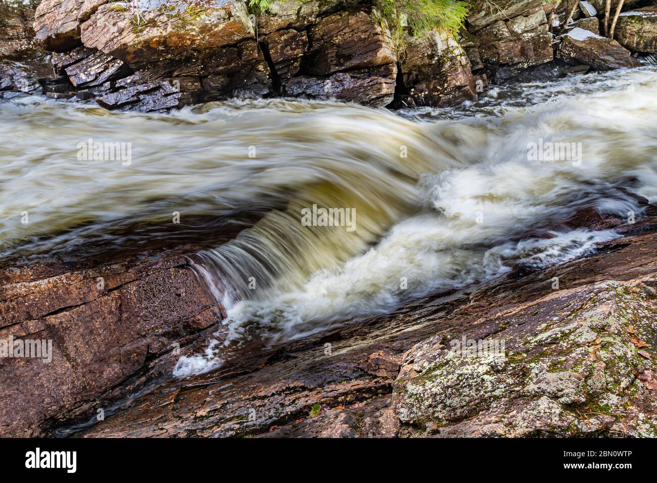 Chutes d'eau dans les Rocheuses canadiennes en hiver Banque D'Images