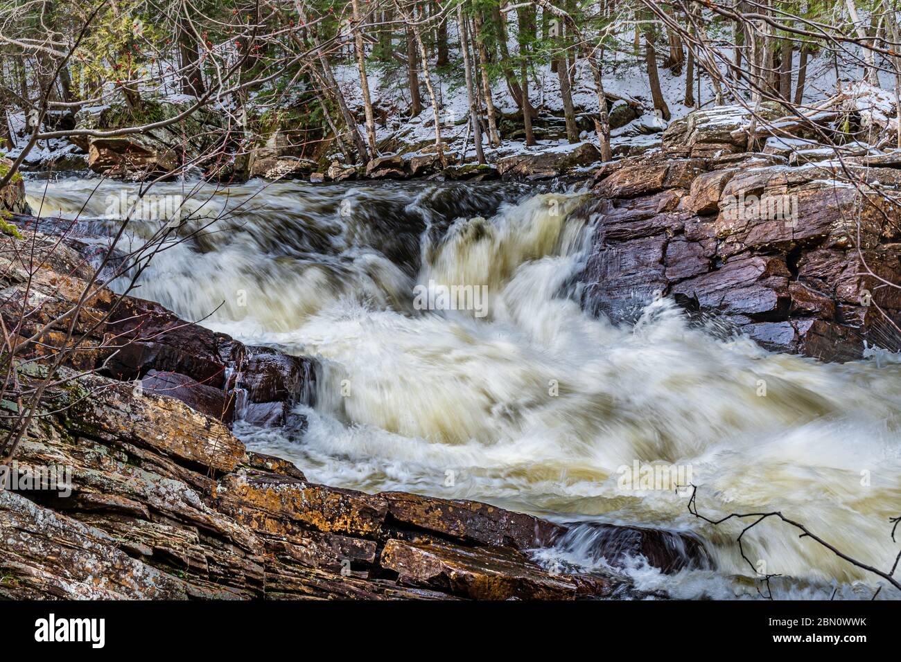 OxTongue Rapids montrant High Falls en hiver Banque D'Images