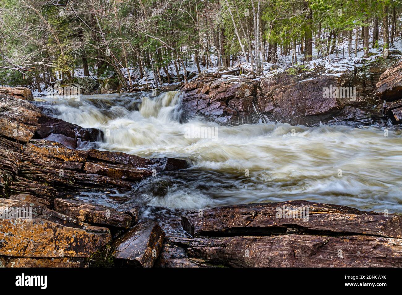 OxTongue Rapids montrant High Falls en hiver Banque D'Images