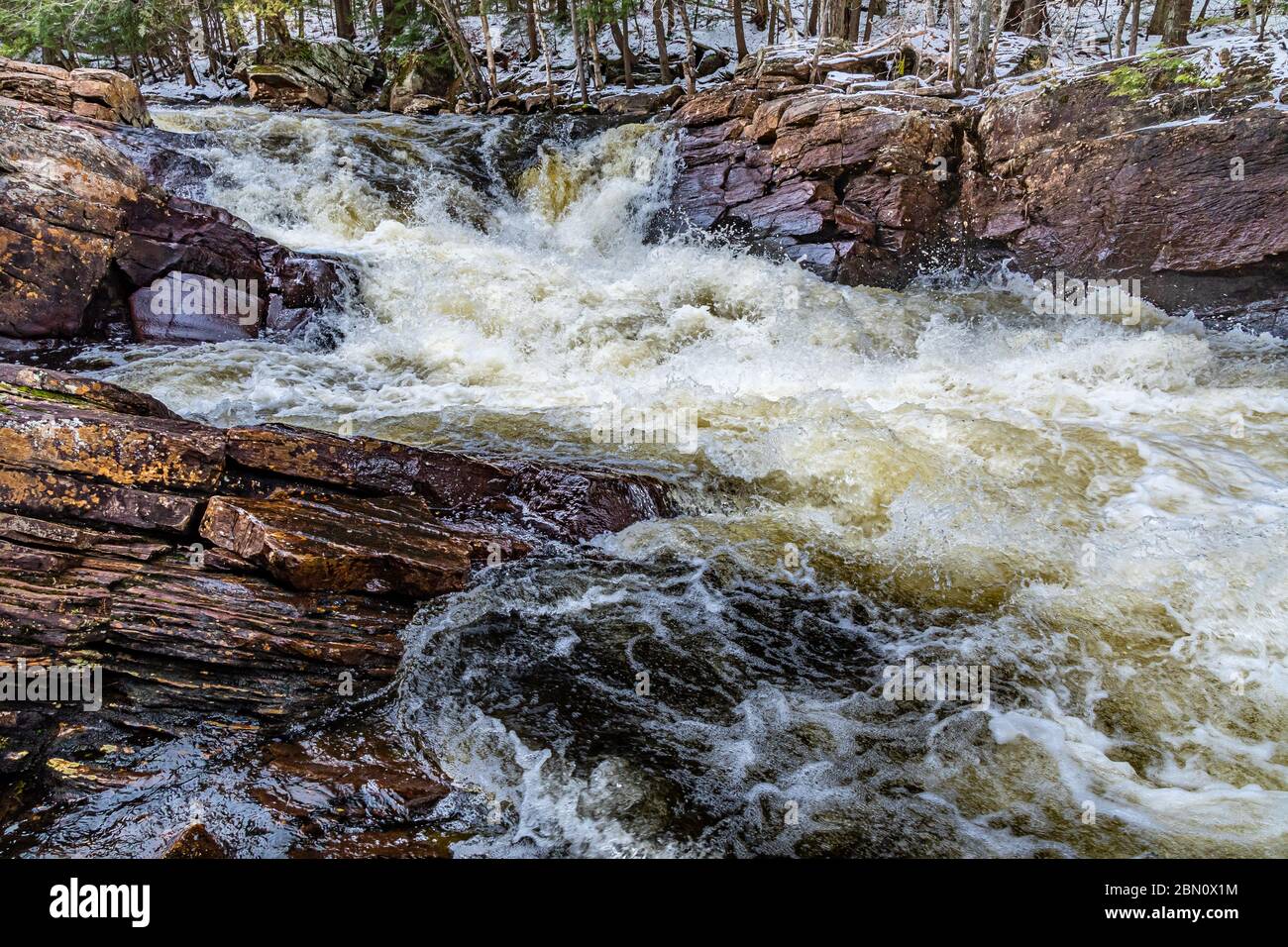 OxTongue Rapids montrant High Falls en hiver Banque D'Images