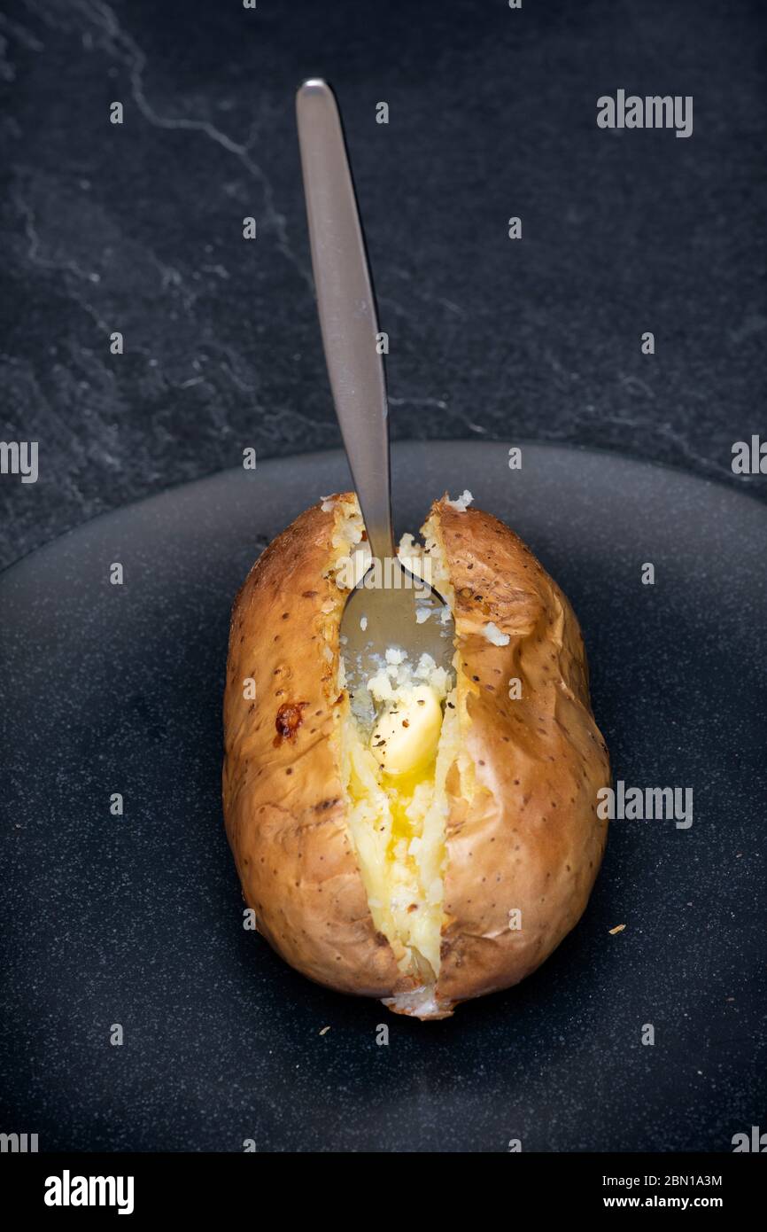 Pomme de terre au four Banque de photographies et d'images à haute  résolution - Alamy