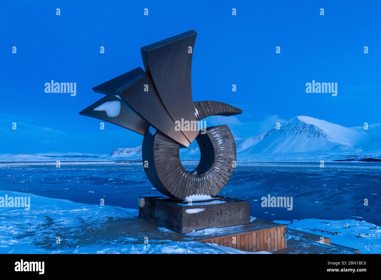 Le monument Brákin à Borgarnes sur les rives de Borgarfjörður, municipalité de Borgarbyggð, Islande. Banque D'Images