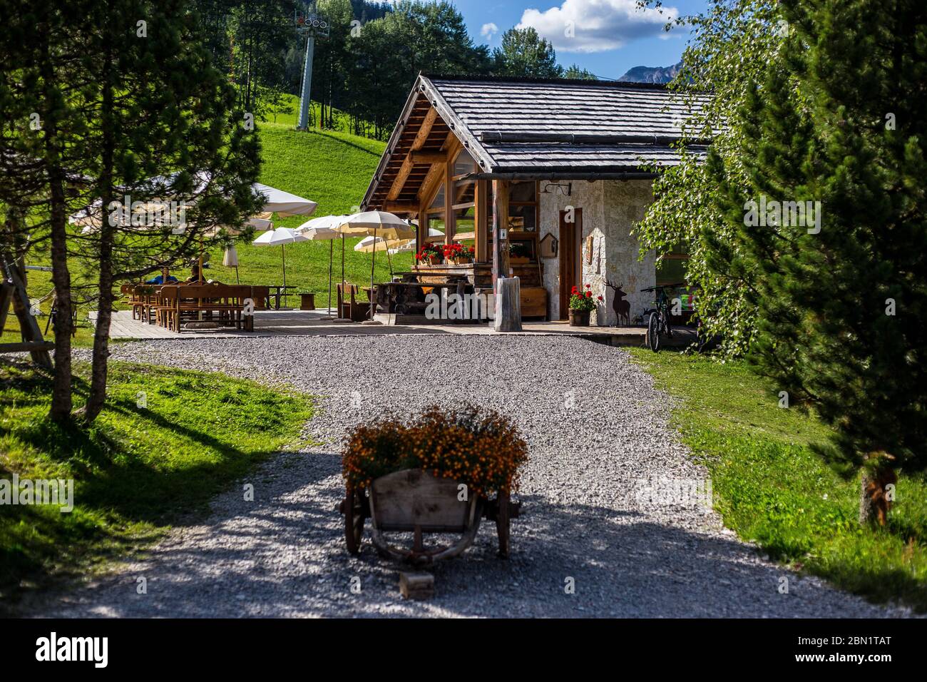 Badia, Italie - 14 août 2019 : vue de Rifugio-Utia Paraciora le jour de l'été Banque D'Images