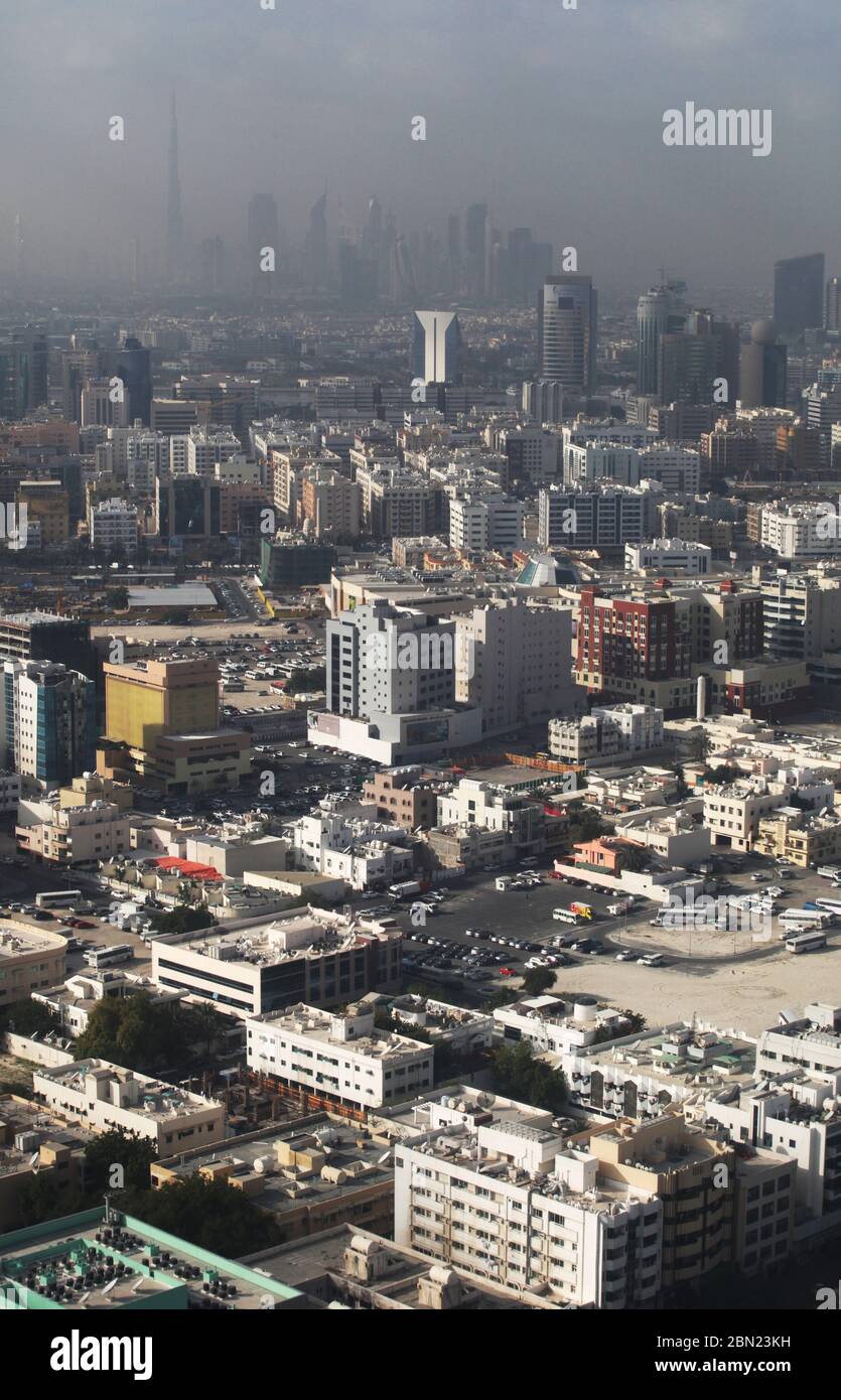 Dubaï d'en haut, horizon poussiéreux Banque D'Images